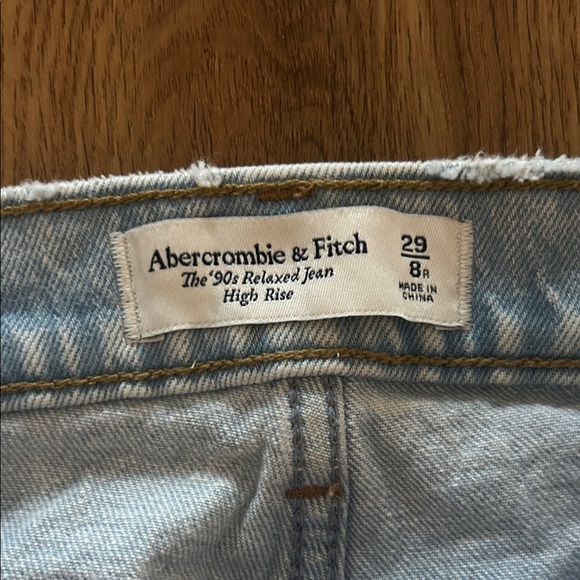 Abercrombie & Fitch Light Wash 90s Relaxed High Rise Jean - Picture 2 of 2